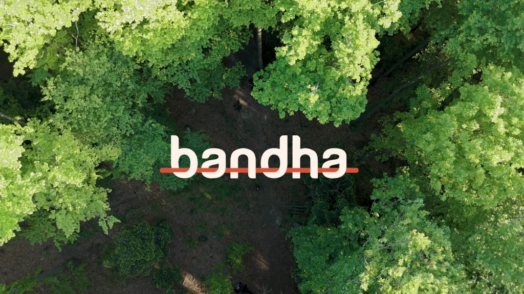 Imagefilm Thumbnail für bandha "Creating Conscious Carry" – Drohnenaufnahme Wald mit Logo