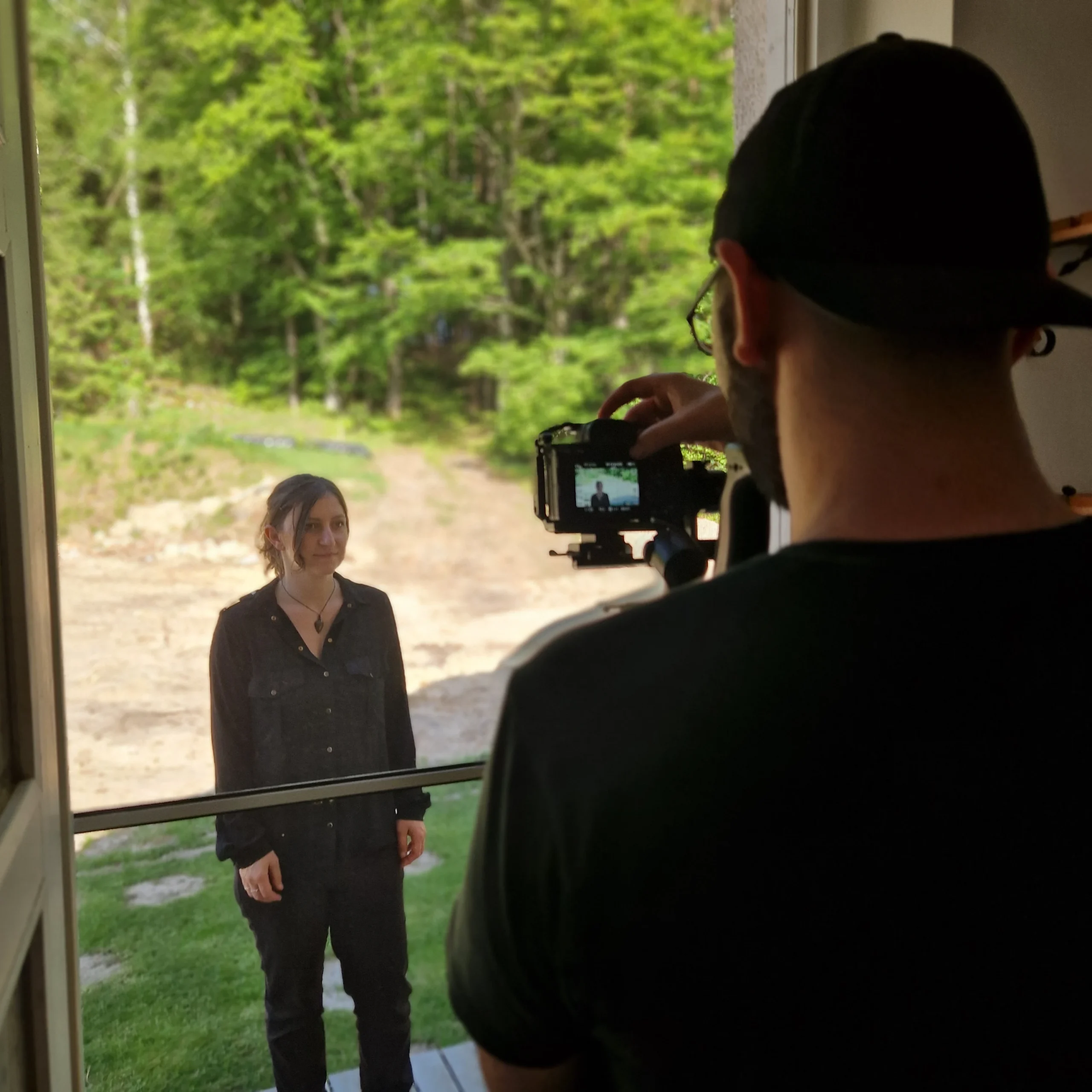 Making-of Einblick: Videoproduktion für bandha e.U. mit Blick über die Schulter des Kameramanns