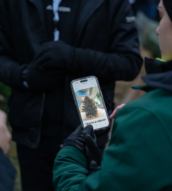 Optimierung von Social Media Ads: Fokus auf mobile Viewport-Ergebnisse während der Video-Content-Produktion.