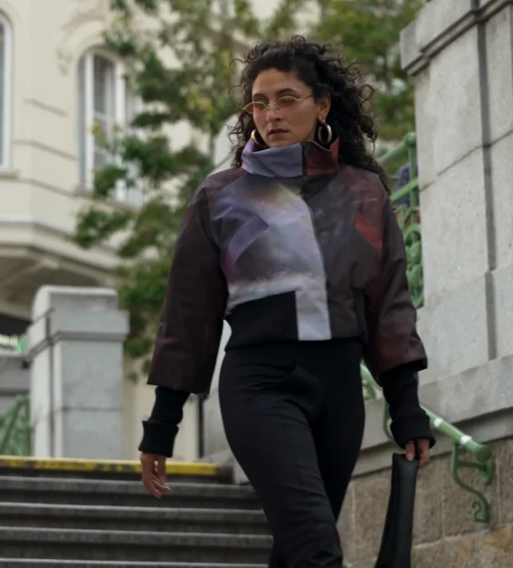 Dynamischer Content für Reels & TikTok: Model in Bewegung bei einem Fashion-Shooting in der Stadt.