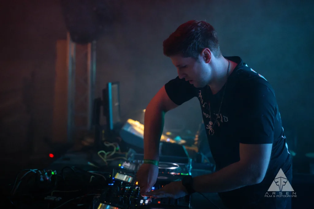 DJ Steve Lima live on Stage: Energiegeladener Auftritt beim Greenfield 2025 in Kleinhadersdorf